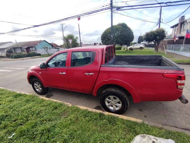 Camioneta Diesel Mitsubishi L200 Katana 4x4 - Imagen 2