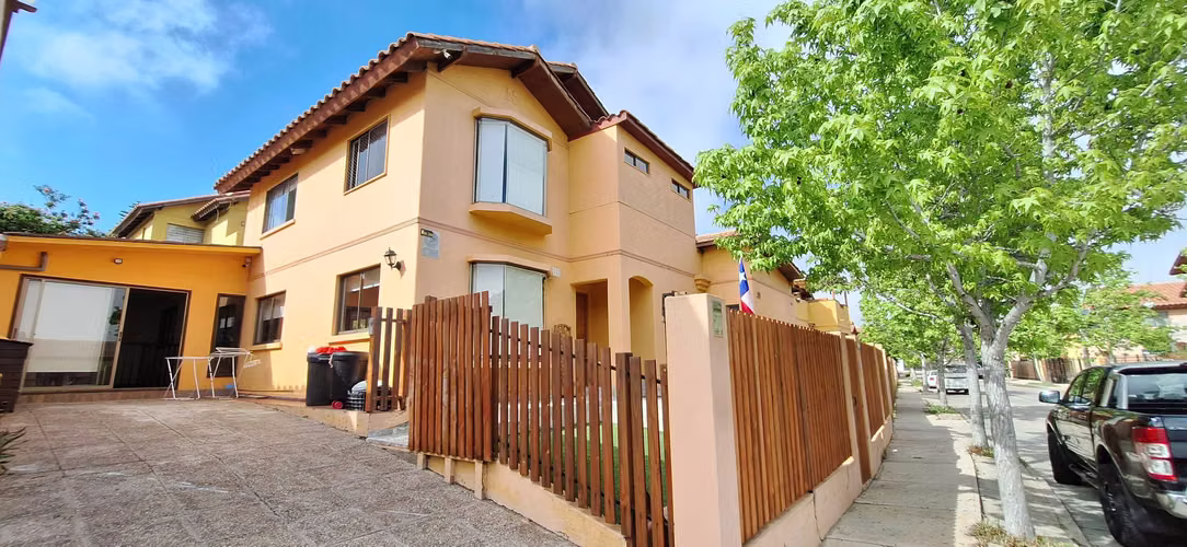 ARRIENDO Casa Amplia y Luminosa0 (184386) - Imagen 17