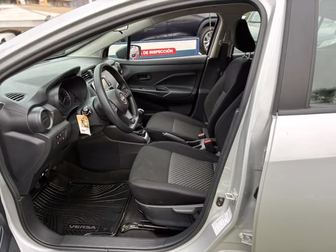 Nissan Versa 1.6 SENSE 4X2 MT 4P 2025 - Imagen 13