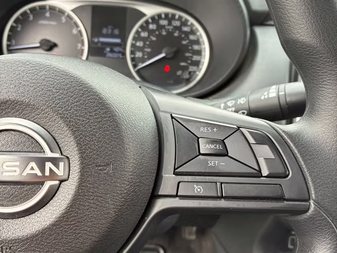 Nissan Versa 1.6 SENSE 4X2 MT 4P 2025 - Imagen 18