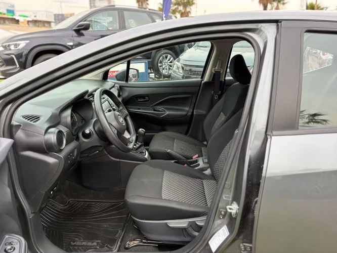 Nissan Versa 1.6 SENSE 4X2 MT 4P 2025 - Imagen 13