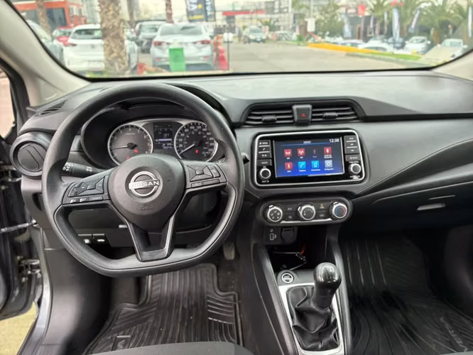 Nissan Versa 1.6 SENSE 4X2 MT 4P 2025 - Imagen 14