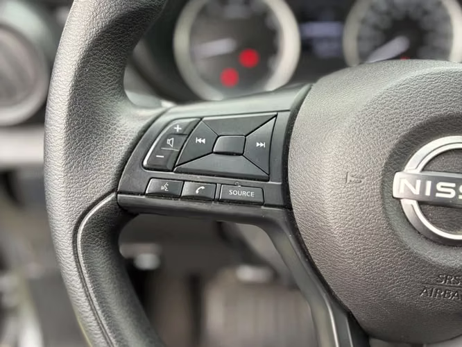 Nissan Versa 1.6 SENSE 4X2 MT 4P 2025 - Imagen 17