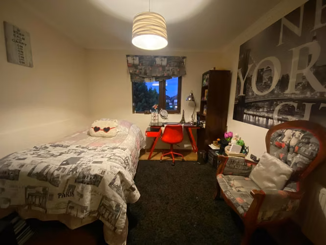 Arriendo pieza amoblada especial para estudiante mujer. - Imagen 2