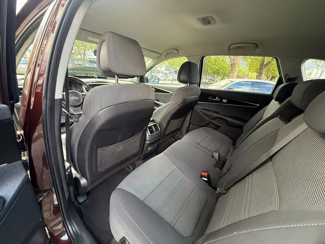 Kia Sorento EX 2.4 (2015) - Imagen 9