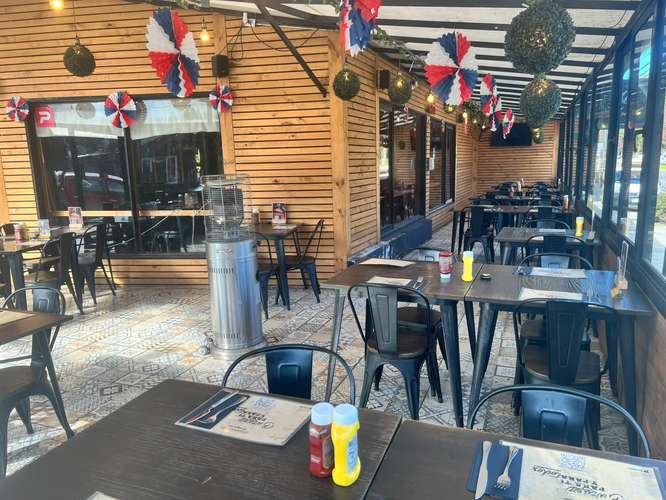 SE VENDE DERECHO DE LLAVE – RESTAURANTE