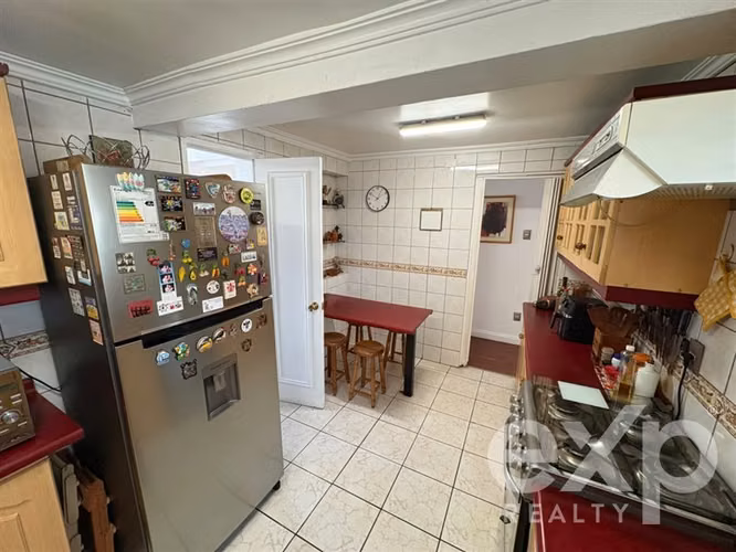 Tu Hogar Ideal: Amplia Casa a Pasos del Metro El Parron - Imagen 9