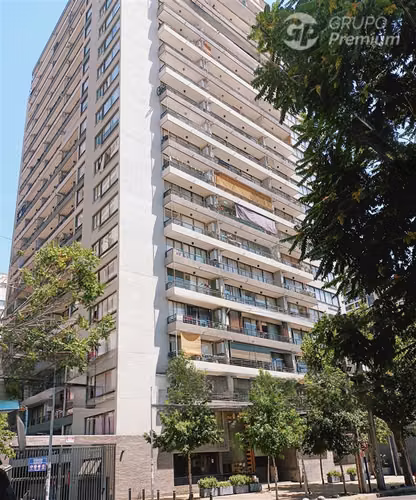 Departamento 2D en Avenida Ecuador Conectividad y funcional