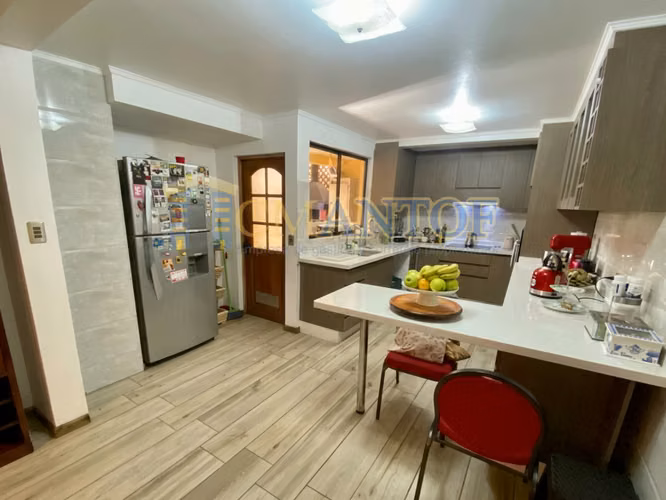 Venta casa 4 dormitorios regularizada a pasos Colegio San Patricio y Mall Norte