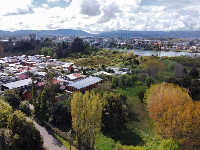 Oportunidad de Inversión en Isla Teja Terreno Urbano en Excelente Ubicación