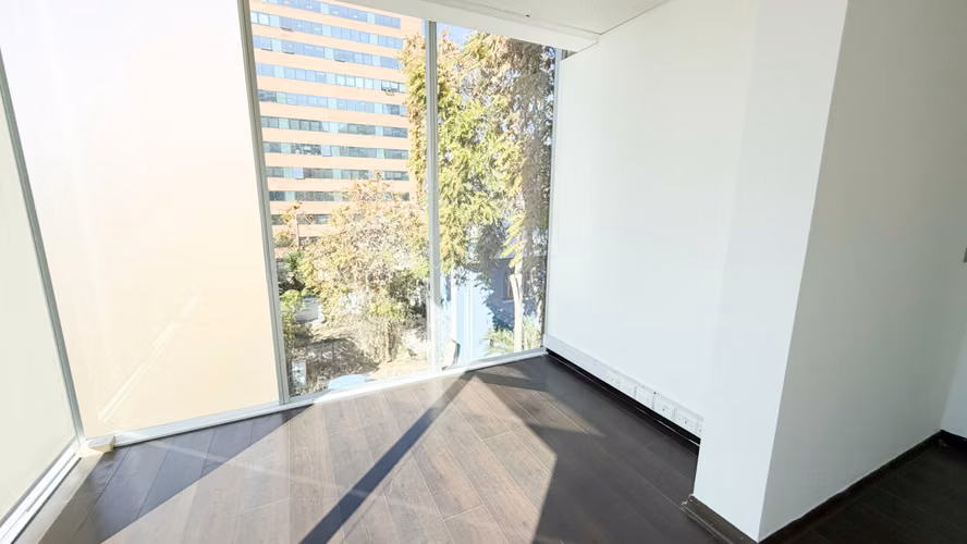 Amplia Oficina de 87 m² en Providencia: Conectividad y Espacio Ideal para tu Equipo