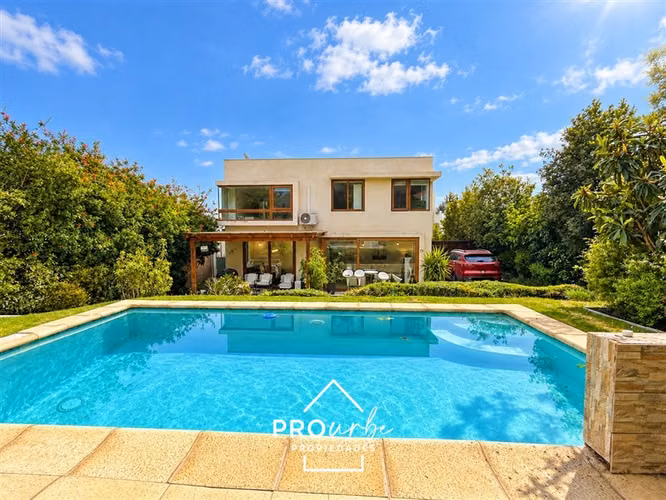 Casa en venta de 4 dorm. en La Reina