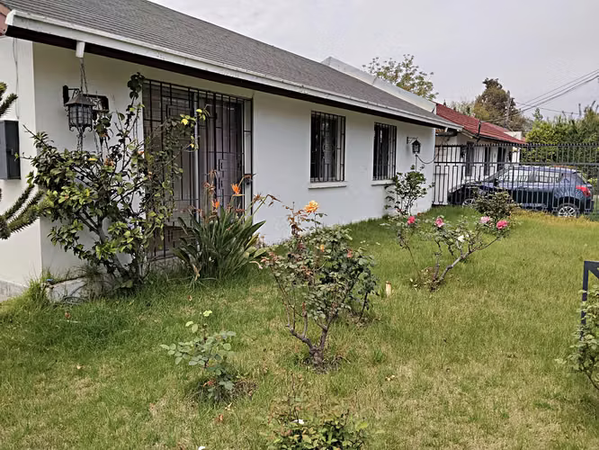 Casa Esquina aislasa de 4D y 2 B en 337 mts de Terreno