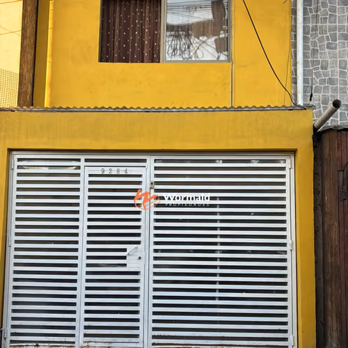 CASA DE TRES PISOS EN EXCELENTE UBICACIÓN