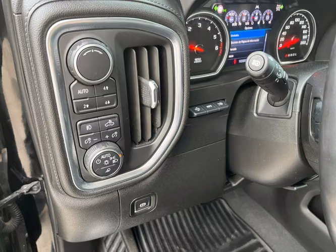 CHEVROLET SILVERADO LTZ 5.3 4X4 2019 - Imagen 17