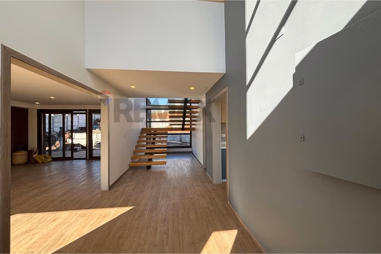 Hermosa casa de diseño contemporáneo - Imagen 18