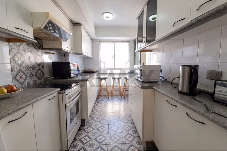 Exclusivo departamento con 3 estacionamientos - Imagen 16
