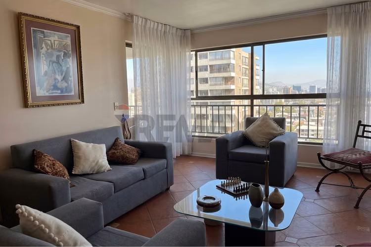 Exclusivo departamento con 3 estacionamientos - Imagen 2