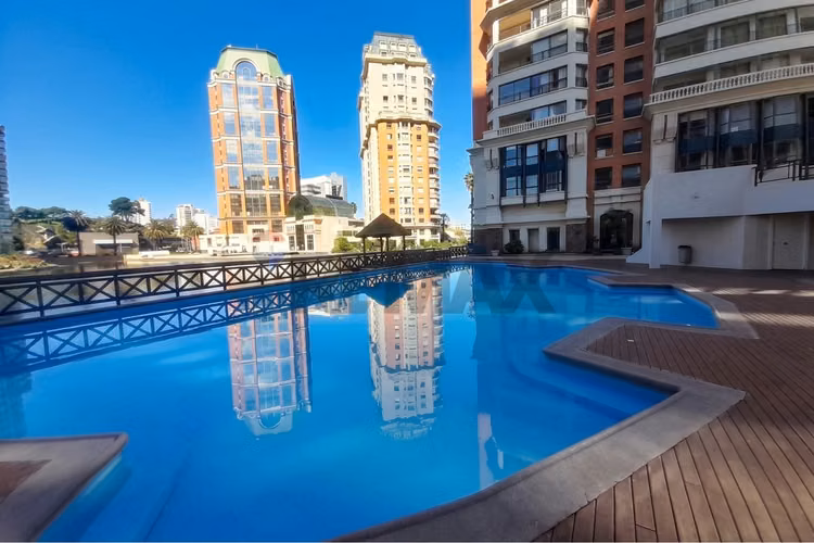 Exclusivo departamento con 3 estacionamientos - Imagen 20