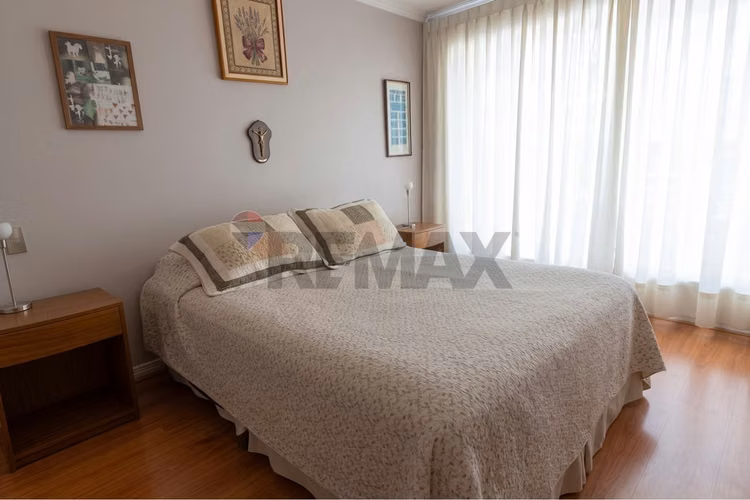 Exclusivo departamento con 3 estacionamientos - Imagen 5