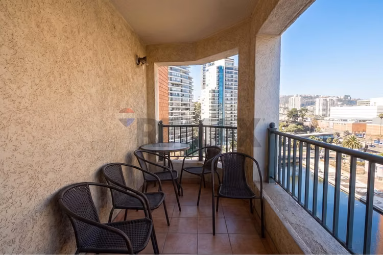Exclusivo departamento con 3 estacionamientos - Imagen 19
