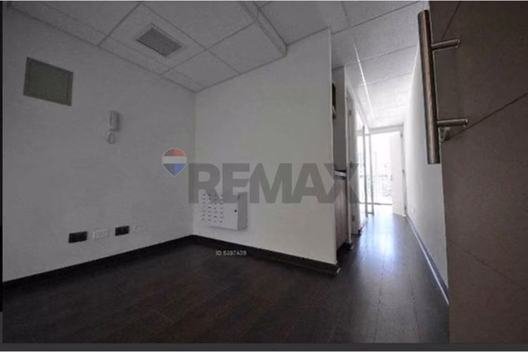 Oficina nueva en arriendo terraza estacionamiento - Imagen 3