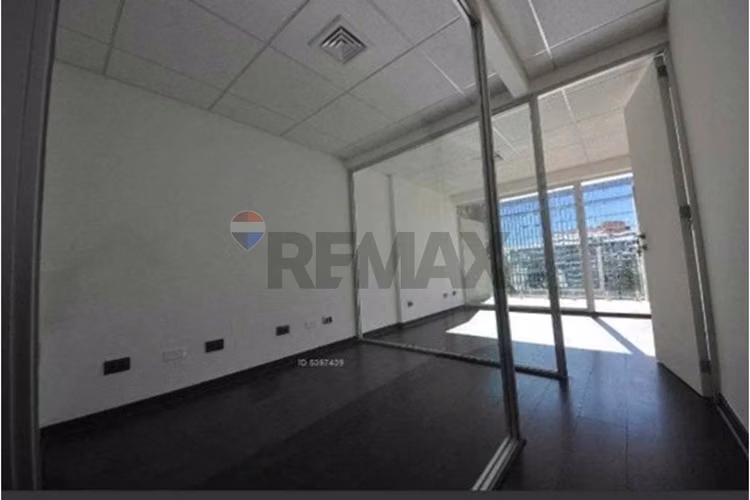 Oficina nueva en arriendo terraza estacionamiento - Imagen 4