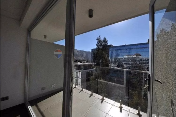 Oficina nueva en arriendo terraza estacionamiento - Imagen 2