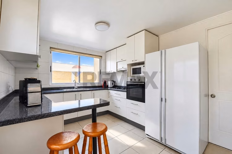 Tu hogar en huechuraba amplitud y jardín - Imagen 8