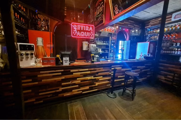 Restaurante-bar con patente turismo | 225 m2