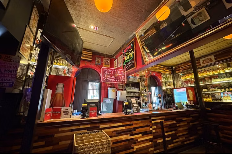 Restaurante-bar con patente turismo | 225 m2