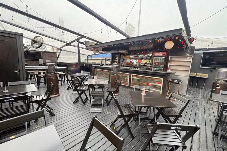 Restaurante-bar con patente turismo | 225 m2