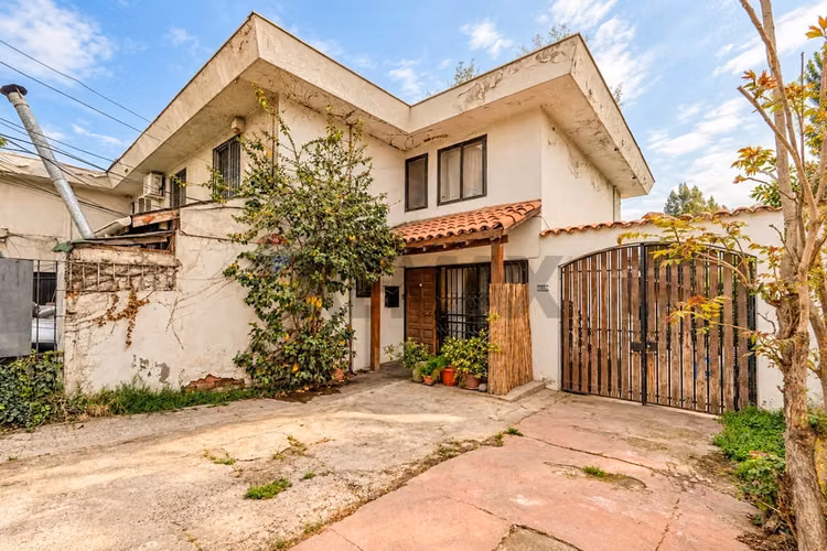 Venta casa 3 dormitorios 1 baño la reina