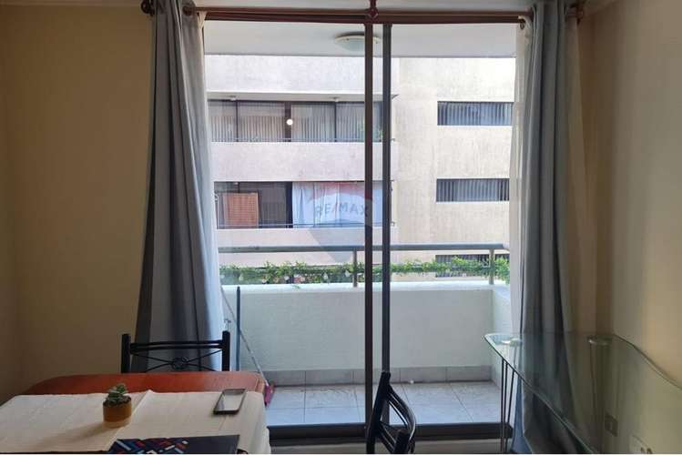 Departamento 1d + 1b a pasos de metro santa lucia - Imagen 12