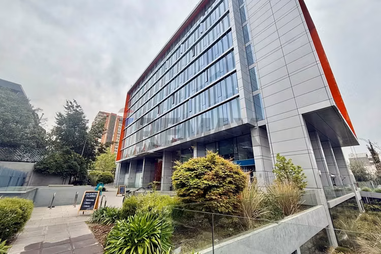 Oficina en venta a pasos de futura estacion l 7