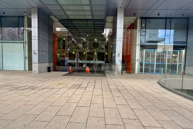 Oficina en venta a pasos de futura estacion l 7
