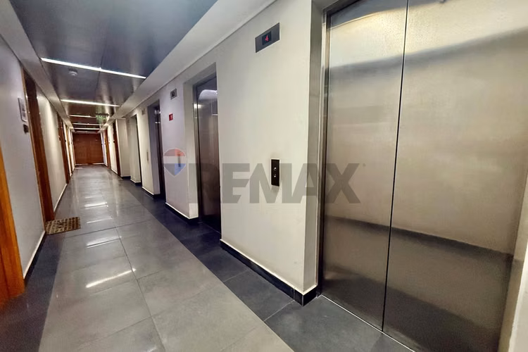 Oficina en venta a pasos de futura estacion l 7