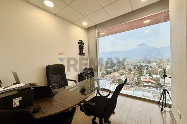 Oficina en venta a pasos de futura estacion l 7