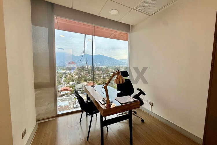 Oficina en venta a pasos de futura estacion l 7