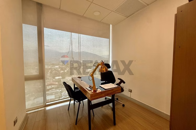 Oficina en venta a pasos de futura estacion l 7