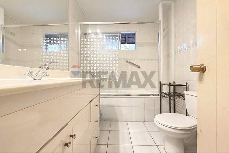 Casa esquina 7d/4b con piscina, las condes - Imagen 15