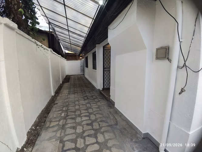 CASA 1 PISO 3 DORMITORIOS, 1 BAÑO, 3 ESTACIONAMIENTOS - Imagen 11
