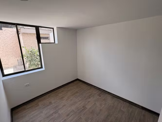 VENTA CASA 3HAB 2BA Y SERVICIO EN LOS DOMINICOS - Imagen 4