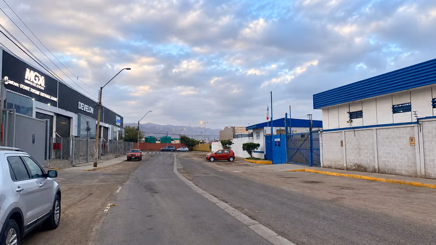 GALPON CERRADO BODEGAJE OFICINAS C7 380V