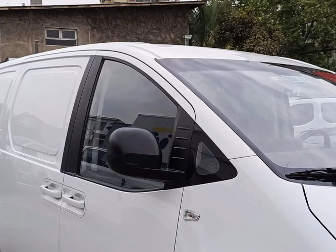 HYUNDAI STARIA 2023 - Imagen 4