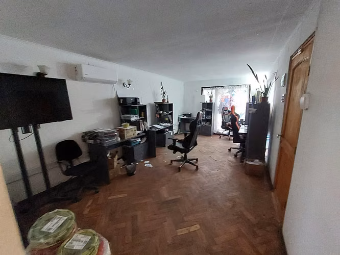 AMPLIA CASA CON OFICINAS Y GALPÓN CALLE LIBERTAD MAIPÚ