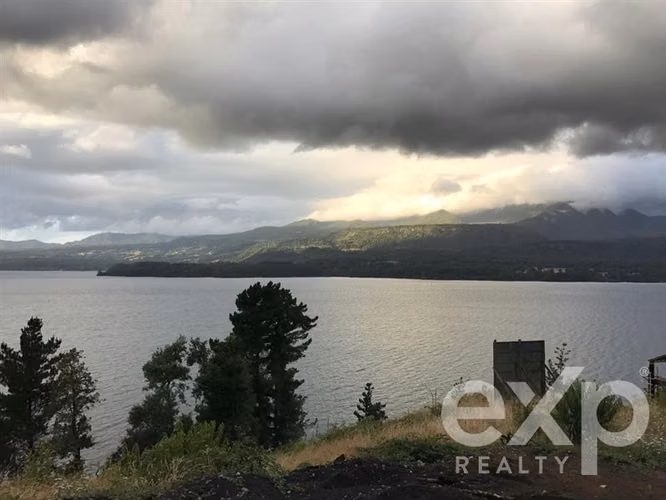 Sitio en venta en Lago Calafquen - Imagen 1