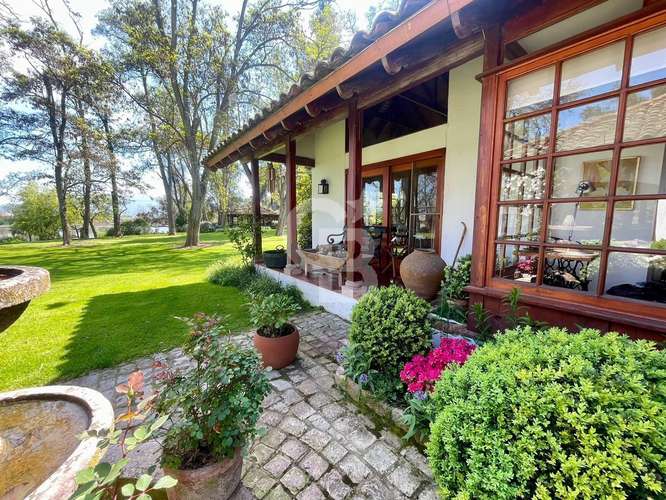 Casona de campo en Rapel, con parque y orilla. CBG