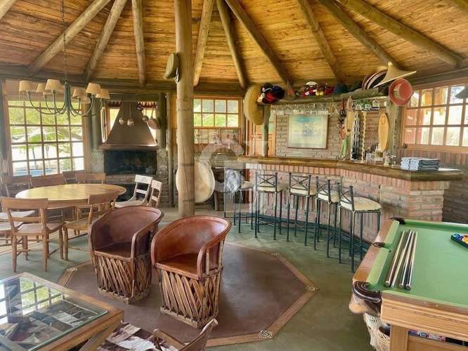 Casona de campo en Rapel, con parque y orilla. CBG