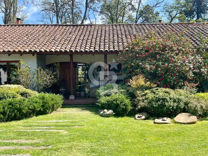 Casona de campo en Rapel, con parque y orilla. CBG